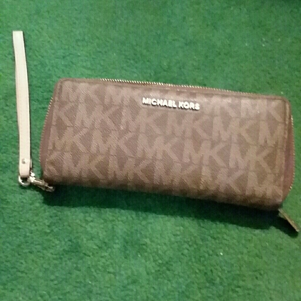 Michael kors wallet